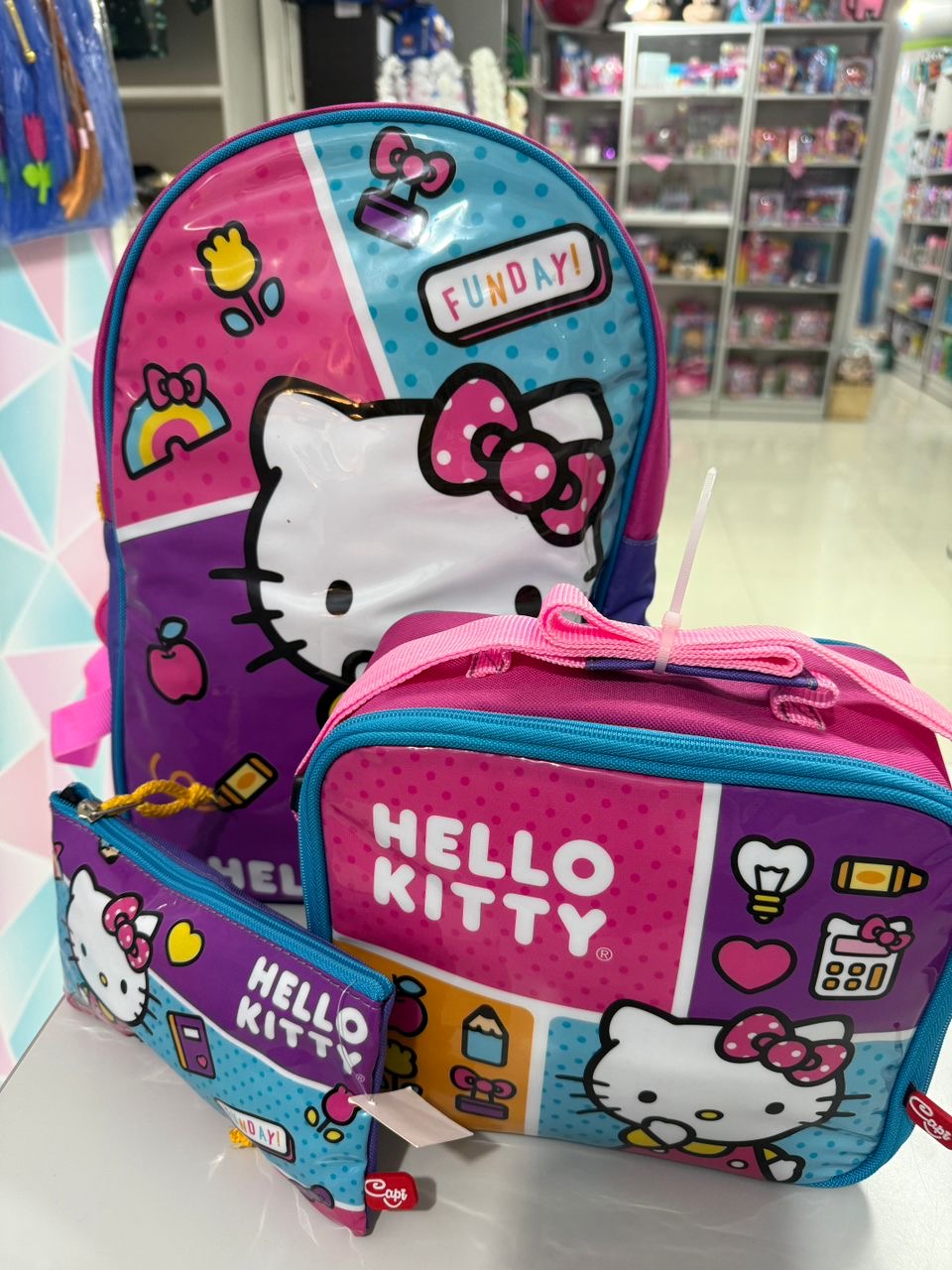 SET ESCOLAR DE HELLO KITTY