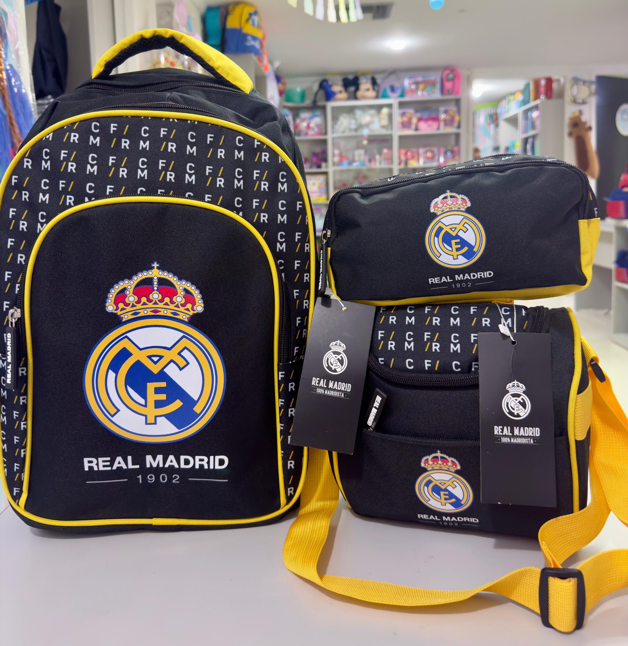 SET ESCOLAR DE TRES PIEZAS - REAL MADRID